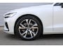 Volvo V60 B4 Automaat Plus Dark | Trekhaak Semi Elektrisch | Parkeer camera | BLIS dodehoekdetectie | Adaptieve Cruise Control met stuurhulp | Google Services | Verwarmbare voor- en achterstoelen | Stuurwielverwarming | 18" lichtmetalen velgen |