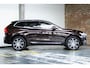 Volvo XC60 T5 Inscription | Luchtvering | Bowers & Wilkins Premium Audio | 360° Parkeercamera | BLIS | Adaptive cruise control | Stoelverwarming | Stoelventilatie | Head-up display | Parkeersensoren voor + achter | Gelamineerde zijruiten | 20" lichtmetalen velgen | Parkeerverwarming |