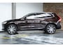 Volvo XC60 T5 Inscription | Luchtvering | Bowers & Wilkins Premium Audio | 360° Parkeercamera | BLIS | Adaptive cruise control | Stoelverwarming | Stoelventilatie | Head-up display | Parkeersensoren voor + achter | Gelamineerde zijruiten | 20" lichtmetalen velgen | Parkeerverwarming |