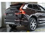 Volvo XC60 T5 Inscription | Luchtvering | Bowers & Wilkins Premium Audio | 360° Parkeercamera | BLIS | Adaptive cruise control | Stoelverwarming | Stoelventilatie | Head-up display | Parkeersensoren voor + achter | Gelamineerde zijruiten | 20" lichtmetalen velgen | Parkeerverwarming |
