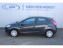 Ford Fiesta 1.0-65pk Style 5-drs. Keurig nette, goed onderhouden Ford Fiesta v.v. nieuwe distributieriem ! Airco, navigatie, telefoonvoorb., centr. vergr. afst. bed., metallic lak, trekhaak, elektr. ramen voor, elektr. verstelb. spiegels, in hoogte verstelb. best. stoel etc.