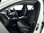 Volvo V60 B3 Aut. Momentum Advantage | Trekhaak | Stoel- en stuurverwarming