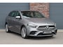 Mercedes-Benz B-klasse 250 e Star Edition AMG Line Aut8 | Facelift | Distronic | Camera | Advanced Soundsystem | Keyless Go | Augmented Reality | Leder | Stoelverwarming | Sfeerverlichting |