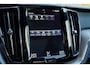 Volvo XC60 2.0 T8 Twin Engine AWD 3xR-Design PANO/ACC/ZWARTLEDER/ONYX BLACK/CARPLAY/KEYLESS/SENSUS NAVI/1E EIG/NAP LOGISCH/FULL