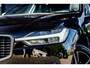 Volvo XC60 2.0 T8 Twin Engine AWD 3xR-Design PANO/ACC/ZWARTLEDER/ONYX BLACK/CARPLAY/KEYLESS/SENSUS NAVI/1E EIG/NAP LOGISCH/FULL