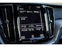 Volvo XC60 2.0 T8 Twin Engine AWD 3xR-Design PANO/ACC/ZWARTLEDER/ONYX BLACK/CARPLAY/KEYLESS/SENSUS NAVI/1E EIG/NAP LOGISCH/FULL