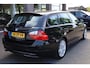 BMW 3-Serie Touring 318i Business Line LEER CRUISE STOELVERWARMING 17"LMV NAP PDC CLIMA