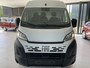 Fiat Ducato 3.0T GB L2H2 2.2 MultiJet S&S Zijschuifdeur rechts - Cruise control -  tussenschot volledig - Achteruitrijcamera - Parkeersensoren achter - bluetooth - Radio - Navigatie - Airco - Lane Assist
