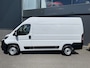 Fiat Ducato 3.0T GB L2H2 2.2 MultiJet S&S Zijschuifdeur rechts - Cruise control -  tussenschot volledig - Achteruitrijcamera - Parkeersensoren achter - bluetooth - Radio - Navigatie - Airco - Lane Assist