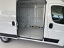 Fiat Ducato 3.0T GB L2H2 2.2 MultiJet S&S Zijschuifdeur rechts - Cruise control -  tussenschot volledig - Achteruitrijcamera - Parkeersensoren achter - bluetooth - Radio - Navigatie - Airco - Lane Assist