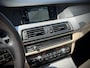 BMW 5-Serie 528i / High Executive / 6-cil / M-pack / Pano / Camera / Carbon schwarz / Apk 6-2026 / INRUILKOOPJE!