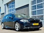 BMW 5-Serie 528i / High Executive / 6-cil / M-pack / Pano / Camera / Carbon schwarz / Apk 6-2026 / INRUILKOOPJE!