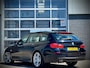 BMW 5-Serie 528i / High Executive / 6-cil / M-pack / Pano / Camera / Carbon schwarz / Apk 6-2026 / INRUILKOOPJE!