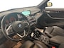 BMW X1 xDrive20i High Executive AUTOMAAT NAVI AIRCO CAMERA APPLE CARPLAY ELECTRISCHE KOFFERKLEP STOELVERWARMING LM VELGEN ZEER MOOIE AUTO DEALER ONDERHOUDEN