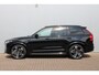 Volvo XC90 T8 AUT8 455PK Recharge AWD Ultimate Dark, Luchtvering, Adaptieve Cruise Control met Pilot Assist, Premium audio by Bowers&Wilkins, Geventileerde voorstoelen met massagefunctie, Elektrisch bedienbaar panoramisch schuif-/kanteldak, 360 Parkeercamera, Park Assist voor + achter, Elektrische voorstoelen met geheugen, Verwarmbare voorstoelen + stuurwiel, Verwarmbare achterbank, 4-Zone Climate Control, Blind Spot Information System, Keyless Entry, Apple CarPlay, 22'' Lichtmetalen wielen