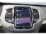 Volvo XC90 T8 AUT8 455PK Recharge AWD Ultimate Dark, Luchtvering, Adaptieve Cruise Control met Pilot Assist, Premium audio by Bowers&Wilkins, Geventileerde voorstoelen met massagefunctie, Elektrisch bedienbaar panoramisch schuif-/kanteldak, 360 Parkeercamera, Park Assist voor + achter, Elektrische voorstoelen met geheugen, Verwarmbare voorstoelen + stuurwiel, Verwarmbare achterbank, 4-Zone Climate Control, Blind Spot Information System, Keyless Entry, Apple CarPlay, 22'' Lichtmetalen wielen