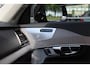Volvo XC90 T8 AUT8 455PK Recharge AWD Ultimate Dark, Luchtvering, Adaptieve Cruise Control met Pilot Assist, Premium audio by Bowers&Wilkins, Geventileerde voorstoelen met massagefunctie, Elektrisch bedienbaar panoramisch schuif-/kanteldak, 360 Parkeercamera, Park Assist voor + achter, Elektrische voorstoelen met geheugen, Verwarmbare voorstoelen + stuurwiel, Verwarmbare achterbank, 4-Zone Climate Control, Blind Spot Information System, Keyless Entry, Apple CarPlay, 22'' Lichtmetalen wielen