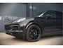 Porsche Cayenne 3.0 E-Hybrid | Sport Chrono | Panoramadak | Bose | Luchtvering | Stoelkoeling | Stoelverwarming | Memory Seats | PDLS | PASM | Camera | Volledig Leder | NAP | Elek. Achterklep | Navigatie | Trekhaak | Sof