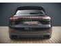 Porsche Cayenne 3.0 E-Hybrid | Sport Chrono | Panoramadak | Bose | Luchtvering | Stoelkoeling | Stoelverwarming | Memory Seats | PDLS | PASM | Camera | Volledig Leder | NAP | Elek. Achterklep | Navigatie | Trekhaak | Sof