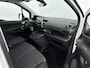 Peugeot Partner 1.5 100 pk L1 | 3-Persoons  | Airco | Vloer en Lat om Lat Betimmering | Navigatie