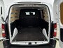 Peugeot Partner 1.5 100 pk L1 | 3-Persoons  | Airco | Vloer en Lat om Lat Betimmering | Navigatie