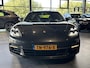 Porsche Panamera Sport Turismo 3.0 4 | 1 EIGENAAR IN NL | IN DUITSLAND DUSSELDORF 1E EIGENAAR | VOLLEDIG ONDERHOUDEN | SPORTUITLAATSYSTEEM | PANORAMA/SCHUIF-KANTELDAK | SOFTCLOSE | BOSE AUDIO | 21 INCH | VULKAANGRIJS |
