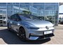 Volkswagen ID.7 Tourer Pro Business | Achterbank in ongelijke delen neerklapbaar incl. middenarmsteun en doorlaadmogelijkheid | Afstandscontrolesysteem (Front Assist), met voetgangers- en fietsersherkenning | Automatische afstandsregeling (Adaptive Cruise Control)