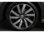 Volkswagen Touran 1.4 TSI 150 pk DSG R-Line 7 Persoons Navigatie Apple Carplay/Android Auto Camera Parkeersensoren Adaptive Cruise Control Ledverlichting Getinte ramen Stoelverwarming Grootlichtassistent