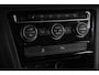 Volkswagen Touran 1.4 TSI 150 pk DSG R-Line 7 Persoons Navigatie Apple Carplay/Android Auto Camera Parkeersensoren Adaptive Cruise Control Ledverlichting Getinte ramen Stoelverwarming Grootlichtassistent