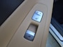 Hyundai Santa Fe 1.6 T-GDI PHEV Plug-in Premium Plus Sky Automaat / Afneembare Trekhaak / HUD / Trekgewicht 1350 kg / Elektrische bedienbare achterklep / Glazen schuif- en kanteldak / Stuur- en Stoelverwarming / Stoelventilatie voor /