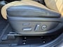 Hyundai Santa Fe 1.6 T-GDI PHEV Plug-in Premium Plus Sky Automaat / Afneembare Trekhaak / HUD / Trekgewicht 1350 kg / Elektrische bedienbare achterklep / Glazen schuif- en kanteldak / Stuur- en Stoelverwarming / Stoelventilatie voor /