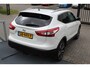 Nissan Qashqai 1.2 Connect Edition Panoramadak/Navigatie/Climate control/360° camera/Parkeersensoren rondom/Cruise control/Elektrisch verstelbare stoel met stoelverwarming/Voorruitverwarming/Keyless/Lane assist/Trekhaak/Bluetooth/LED koplampen/19''Lichtmetalen velgen/Mu