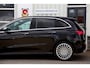 Mercedes-Benz B-klasse 250 e AMG Line*Perfect Onderh.*Widescreen/Stoelverw./Dodehoek/Sfeer/Camera/LED/Elek. Klep/Keyless/DAB/Parkeersens.V+A/19 inch LM*