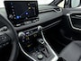 Toyota RAV4 2.5 Plug-in Hybrid AWD Bi-Tone Plus | Panoramadak | JBL | Leder | Memory Seats | Stoel + Stuur verwarming en Verkoeling | Dodehoeksensor | LED |