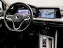 Volkswagen Golf 2.0 TDI Sport 150Pk Automaat (APPLE CARPLAY, GROOT NAVI, SFEERVERLICHTING, STUUR/STOELVERWARMING, GETINT GLAS, SPORTSTOELEN, KEYLESS, LED KOPLAMPEN, NIEUWE APK, NIEUWSTAAT)