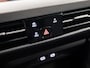 Volkswagen Golf 2.0 TDI Sport 150Pk Automaat (APPLE CARPLAY, GROOT NAVI, SFEERVERLICHTING, STUUR/STOELVERWARMING, GETINT GLAS, SPORTSTOELEN, KEYLESS, LED KOPLAMPEN, NIEUWE APK, NIEUWSTAAT)