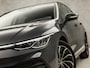 Volkswagen Golf 2.0 TDI Sport 150Pk Automaat (APPLE CARPLAY, GROOT NAVI, SFEERVERLICHTING, STUUR/STOELVERWARMING, GETINT GLAS, SPORTSTOELEN, KEYLESS, LED KOPLAMPEN, NIEUWE APK, NIEUWSTAAT)