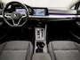 Volkswagen Golf 2.0 TDI Sport 150Pk Automaat (APPLE CARPLAY, GROOT NAVI, SFEERVERLICHTING, STUUR/STOELVERWARMING, GETINT GLAS, SPORTSTOELEN, KEYLESS, LED KOPLAMPEN, NIEUWE APK, NIEUWSTAAT)