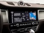Porsche Macan 2.9 Turbo SportDesign 441Pk (1e EIGENAAR, ORG. NL, PANORAMADAK, APPLE CARPLAY, SPORT CHRONO PAKKET, ALCANTARA HEMEL, SPORT UITLAAT, KERAMISCHE REMMEN, ALARM KLASSE 5, CAMERA, DEALER ONDERHOUDEN, NIEUWSTAAT)