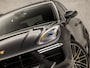 Porsche Macan 2.9 Turbo SportDesign 441Pk (1e EIGENAAR, ORG. NL, PANORAMADAK, APPLE CARPLAY, SPORT CHRONO PAKKET, ALCANTARA HEMEL, SPORT UITLAAT, KERAMISCHE REMMEN, ALARM KLASSE 5, CAMERA, DEALER ONDERHOUDEN, NIEUWSTAAT)