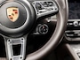 Porsche Macan 2.9 Turbo SportDesign 441Pk (1e EIGENAAR, ORG. NL, PANORAMADAK, APPLE CARPLAY, SPORT CHRONO PAKKET, ALCANTARA HEMEL, SPORT UITLAAT, KERAMISCHE REMMEN, ALARM KLASSE 5, CAMERA, DEALER ONDERHOUDEN, NIEUWSTAAT)