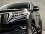 Toyota Land Cruiser 2.8 D-4D-F Executive Full Options Automaat (SCHUIFDAK, 1e EIGENAAR, DEALER ONDERHOUDEN, STANDKACHEL, NAVIGATIE, LUCHTVERING, MEMORY SEATS, STOELVERWARMING/KOELING, 360 CAMERA, KEYLESS, ADAPTIVE CRUISE, TREEPLANKEN, NIEUWSTAAT