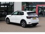 Volkswagen T-Cross 1.0 TSI R-Line 95PK / 70kW, Adaptieve cruise control (acc), navigatie, 2-zone climatronic, 17" 'Manila' LMV, dodehoekdetectie (side assist), DAB+, parkeersensoren voor en achter (pdc), elektrisch verstel- en verwarmbare buitenspiegels, digital cockpit pro