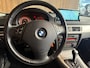 BMW 3-Serie 318i - Youngtimer - Carplay - Dealer