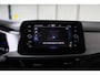 Volkswagen T-Roc 1.0 TSI Life Navi | Stoelverwarming | All Season Banden | Climate Control | Parkeersensoren