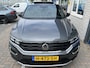 Volkswagen T-Roc 1.5 TSI Sport / AUTOMAAT/ PANO/ TREKHAAK/ CAMERA/ PARK. SENSOREN V+A/ CAMERA/ STOEL VERWARM./ APP-CONNECT/ ELEK. ACHTERKLEP/ DIGITAL DASH/ LED/ NAVI/ CLIMA/ ACC/ DRIVE SELECT/ DAB/ 18" LMV