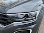 Volkswagen T-Roc 1.5 TSI Sport / AUTOMAAT/ PANO/ TREKHAAK/ CAMERA/ PARK. SENSOREN V+A/ CAMERA/ STOEL VERWARM./ APP-CONNECT/ ELEK. ACHTERKLEP/ DIGITAL DASH/ LED/ NAVI/ CLIMA/ ACC/ DRIVE SELECT/ DAB/ 18" LMV