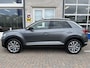 Volkswagen T-Roc 1.5 TSI Sport / AUTOMAAT/ PANO/ TREKHAAK/ CAMERA/ PARK. SENSOREN V+A/ CAMERA/ STOEL VERWARM./ APP-CONNECT/ ELEK. ACHTERKLEP/ DIGITAL DASH/ LED/ NAVI/ CLIMA/ ACC/ DRIVE SELECT/ DAB/ 18" LMV