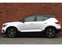 Volvo XC40 T3 Automaat R-Design | Verwarmbare Voorstoelen | Cruise Control | Navigatie | Parkeer assistent en camera | Apple Carplay | Bluetooth Telefonie & Multimedia | Volvo on Call | Climate Control | LED Koplampen | Lane Keeping Aid