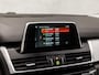 BMW 2-Serie Active Tourer 218i Sportline Automaat (NAVIGATIE, CLIMATE, PARKEERSENSOREN, LED KOPLAMPEN, SPORTSTOELEN, CRUISE, TREKHAAK, ELEK ACHTERKLEP, NIEUWSTAAT)